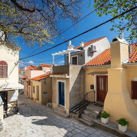 Апартаменти Little House In Baska Екстер'єр фото