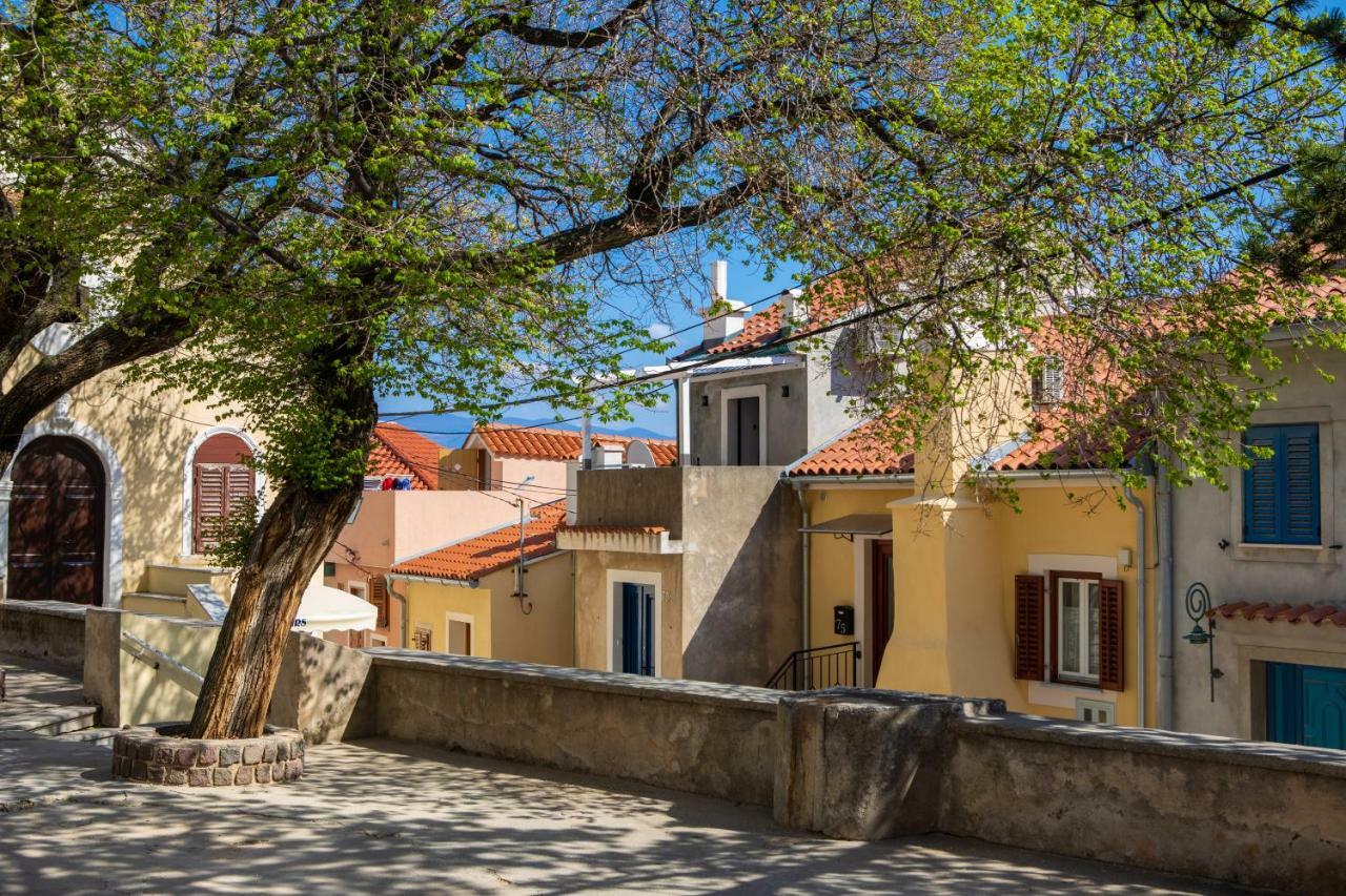 Апартаменти Little House In Baska Екстер'єр фото